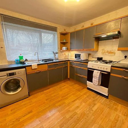 Spacious Bedroom In Beckton London Eksteriør billede
